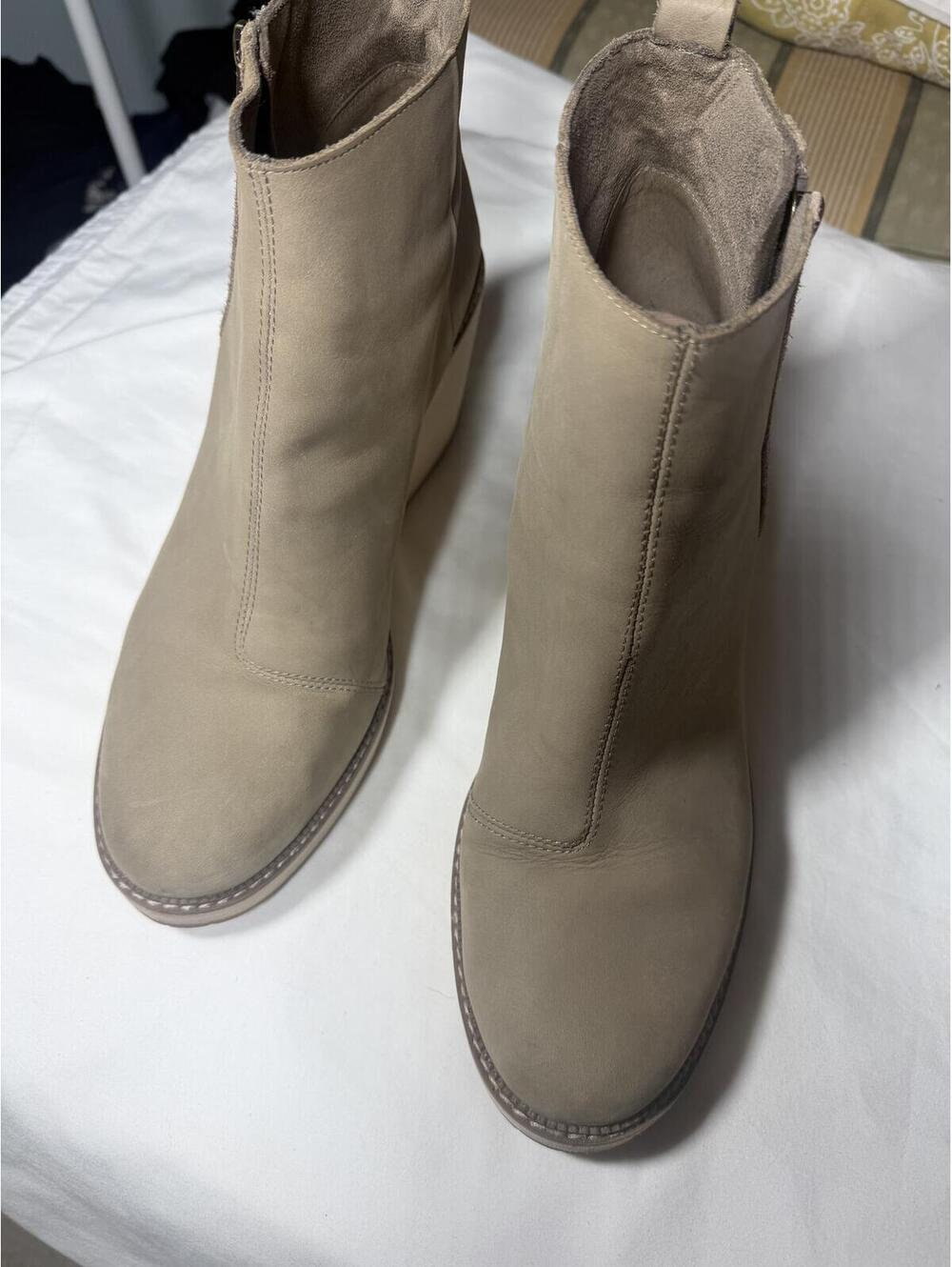 Tom’s Ankle Boots Size 12